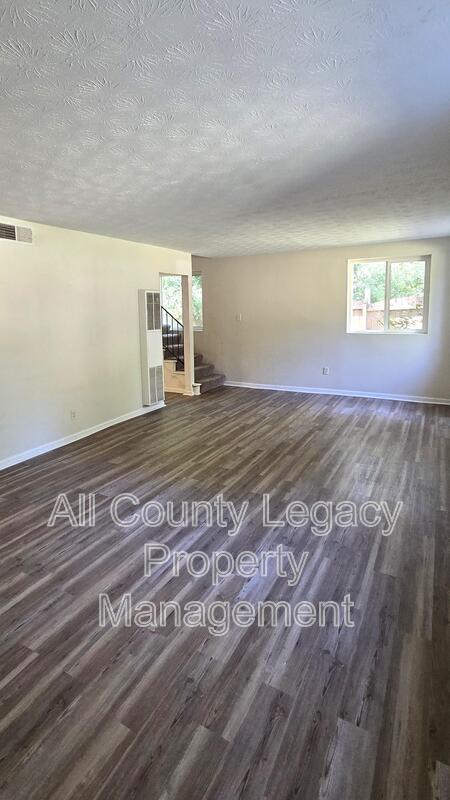 Building Photo - 4902 Valley Dale Ct SW