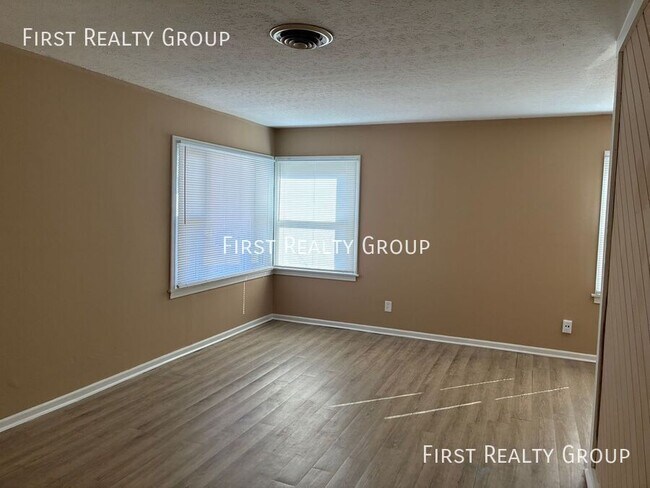 Building Photo - 415 Alexander Dr