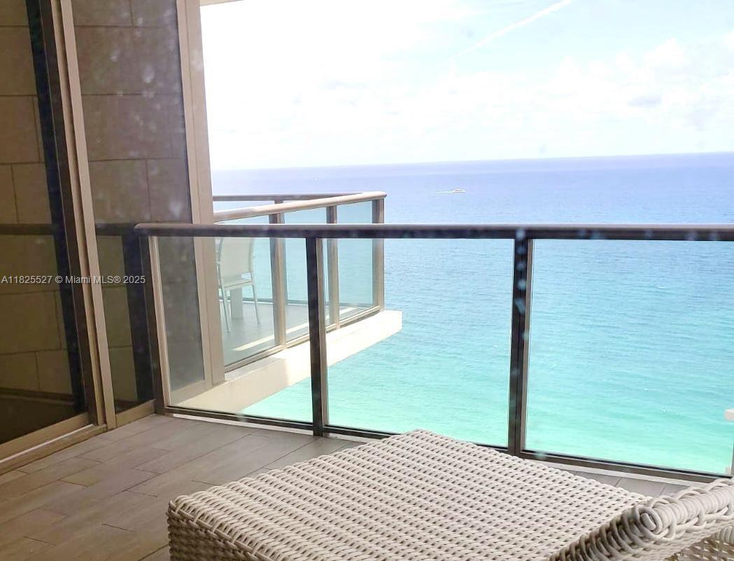 Foto principal - 9705 Collins Ave