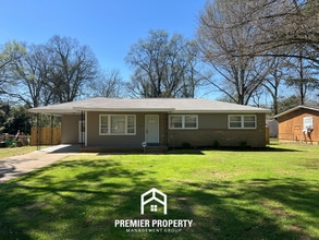 Building Photo - 3013 Kirkland Dr NW