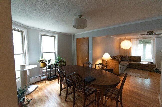 Foto del edificio - 1327 6th St NE