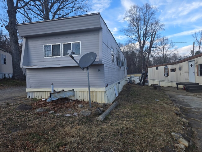 Building Photo - 1075 Sweeten Creek Rd