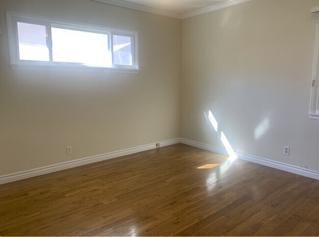 Building Photo - 4317 Cedros Ave