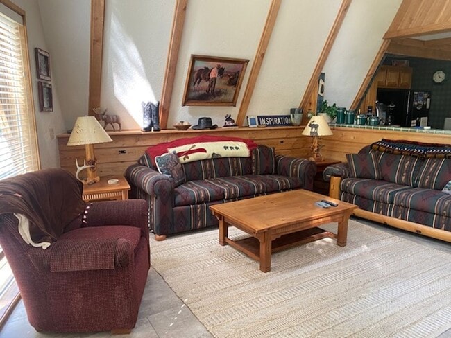 Building Photo - 2 Bedroom 2 bath Mountain Chalet close to ...