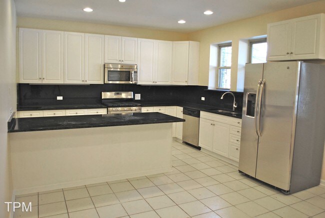 Foto del edificio - 2429 N Albany Ave