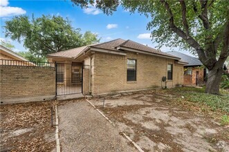 Building Photo - 411 Zinnia Ave