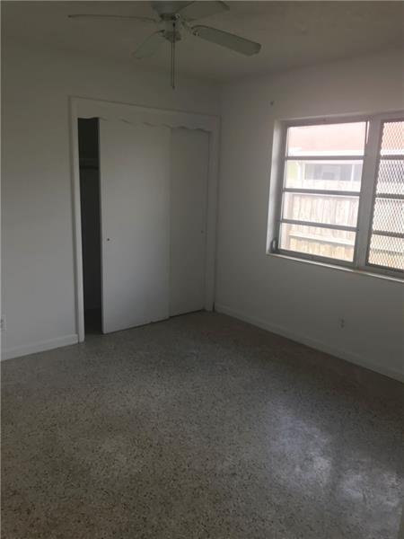 Foto del edificio - 134 W Blue Heron Blvd