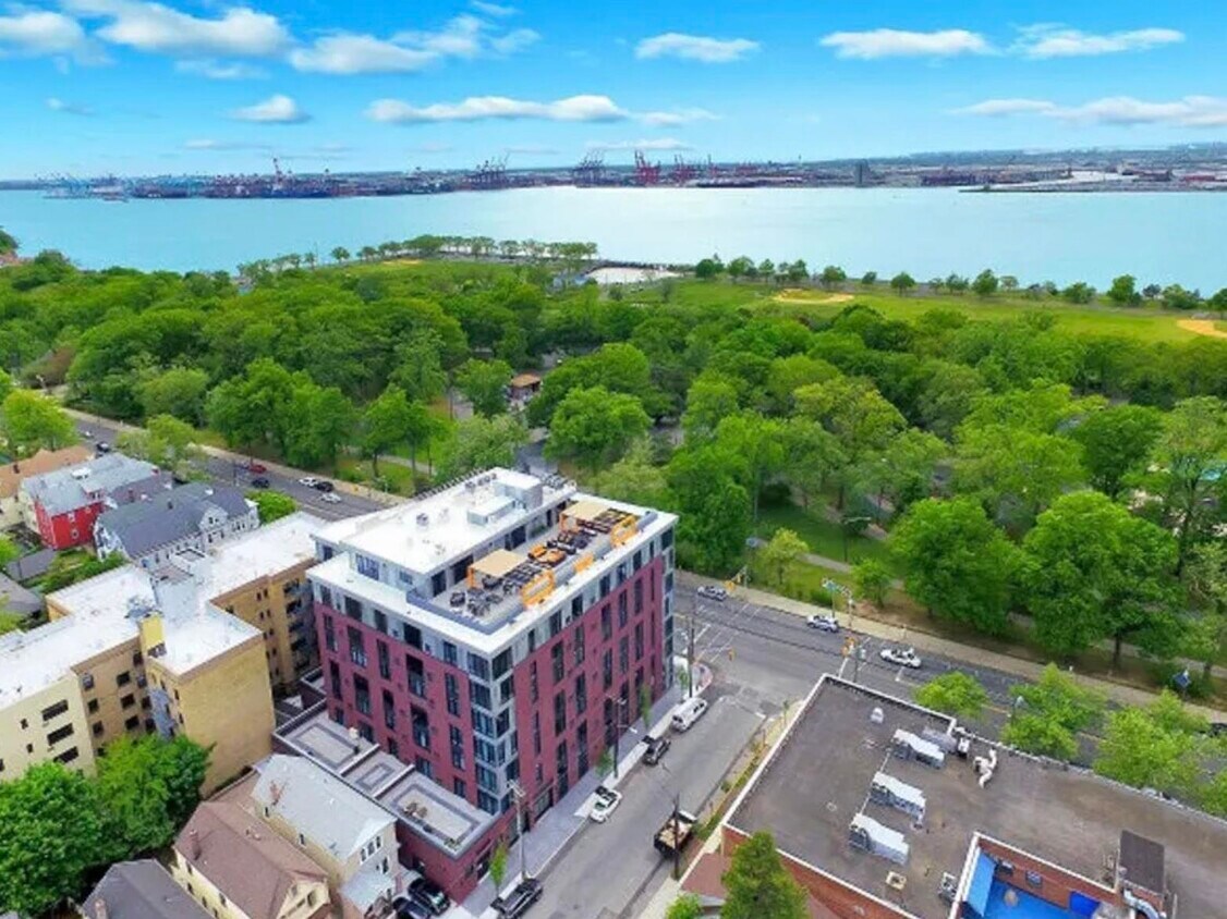 Foto principal - 1040 John F. Kennedy Blvd