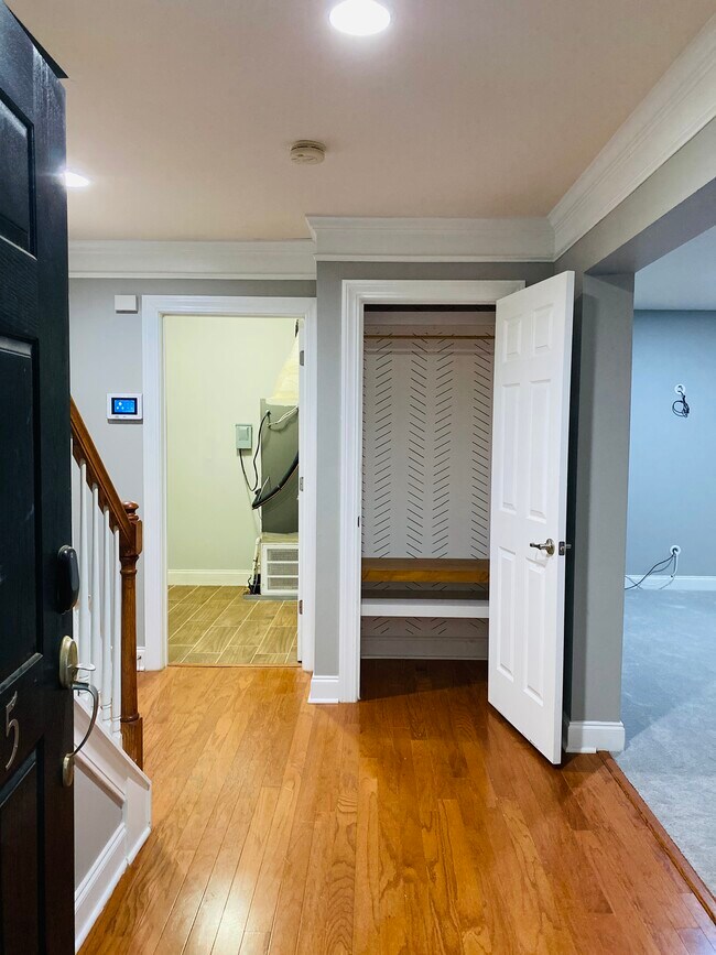Building Photo - 9035 Parlor Dr
