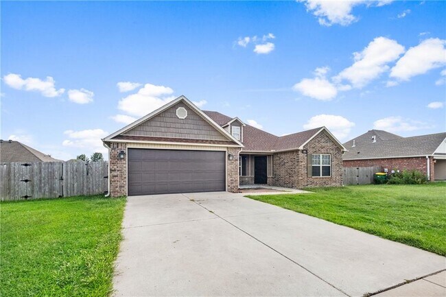 Building Photo - 611 Lasso Ln