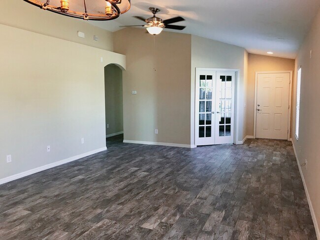 Foto del edificio - Beautiful 3 Bedroom 2 Bath for Rent in Spring Hill!