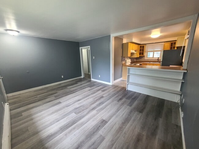 Building Photo - Carling Heights Apartment * 2 Bdrm + DEN * Move in NOW!!
