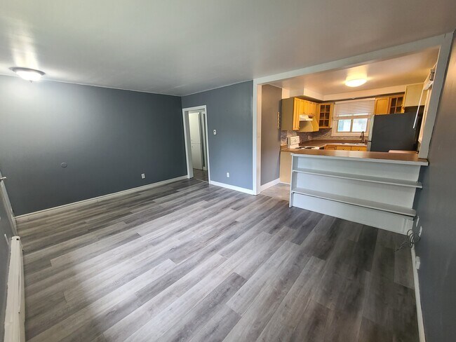 Photo du bâtiment - Carling Heights Apartment * 2 Bdrm + DEN * Move in NOW!!