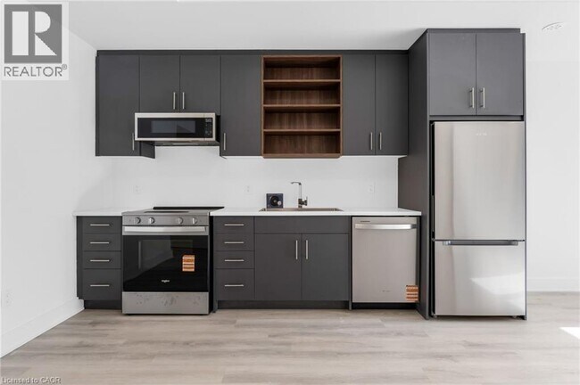 Photo du bâtiment - 84 EVERETT Cmn