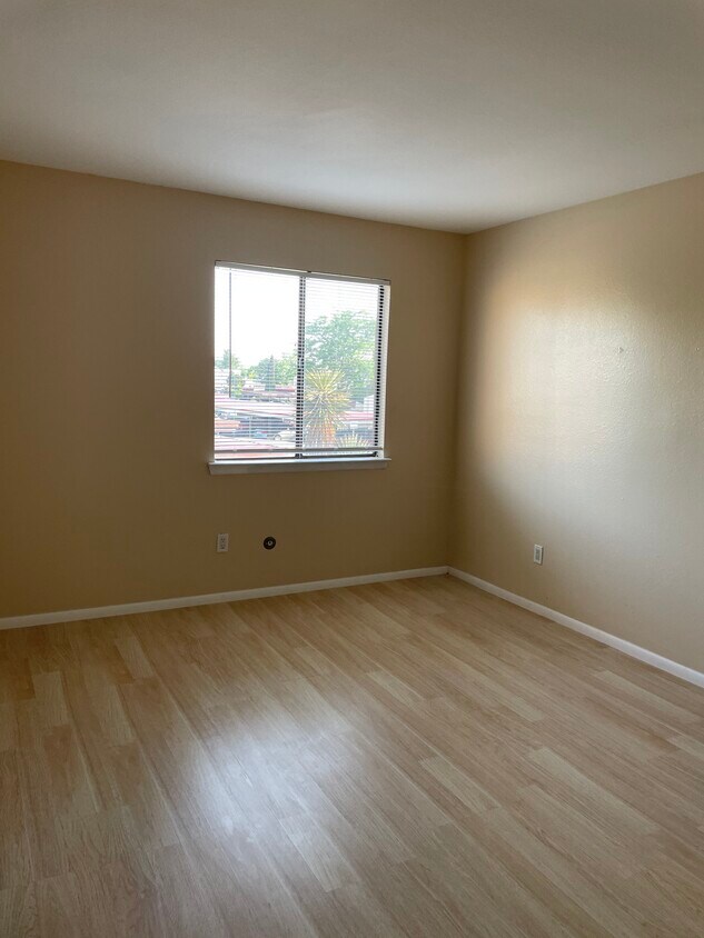 Foto del edificio - 921 Country Club Dr SE