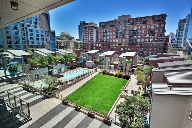 Building Photo - Expansive East Village 1 Bedroom at The Mark! Small Pet OK!