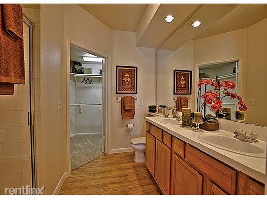 Foto principal - 800 W 38th St