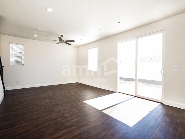 Foto del edificio - 6526 Enlightenment Dr