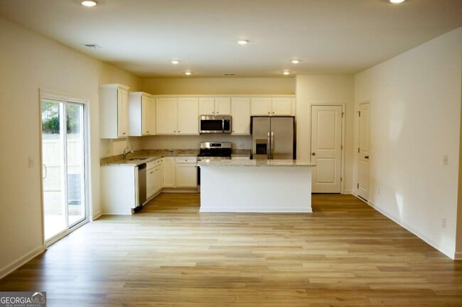 Building Photo - 484 Red Dragon Dr