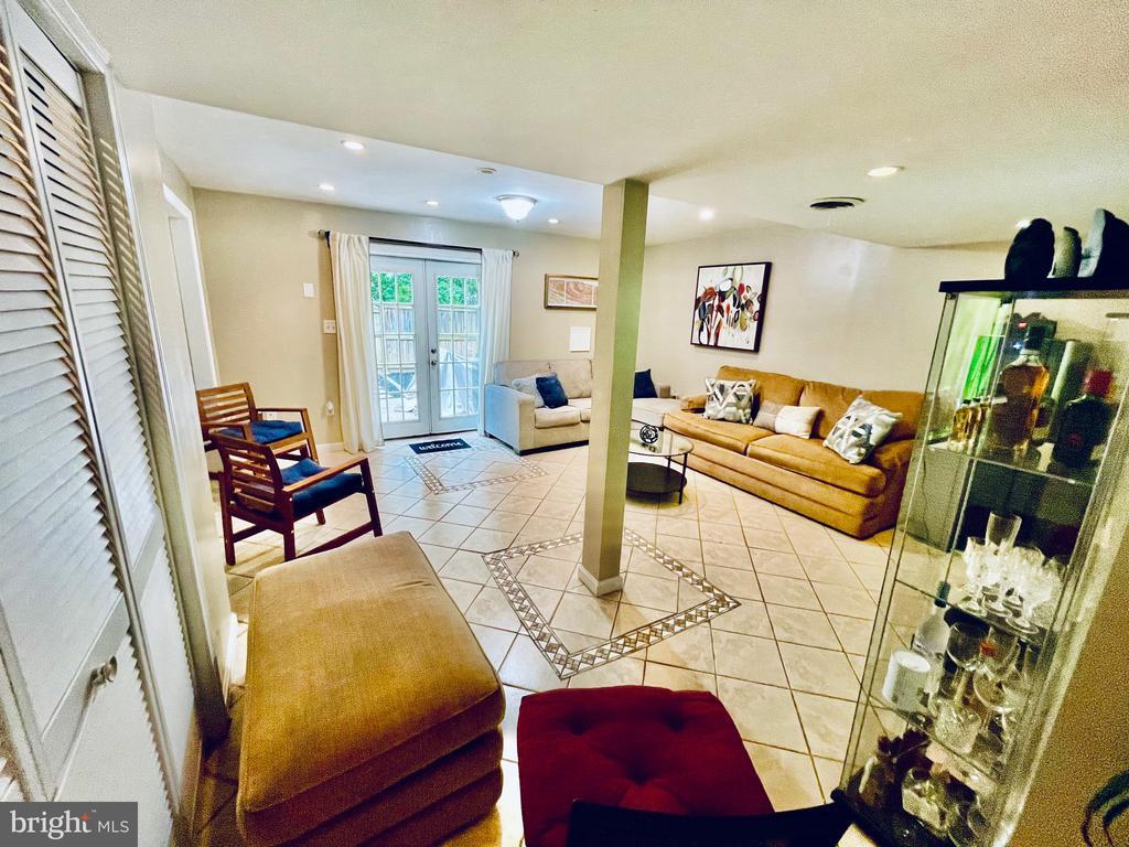 Primary Photo - 43 Bristol Ct