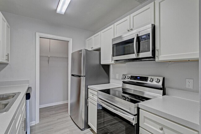 Foto del edificio - 9166 Roan Ln