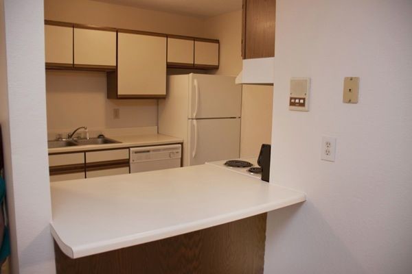 Building Photo - Third floor 2 bedroom for November