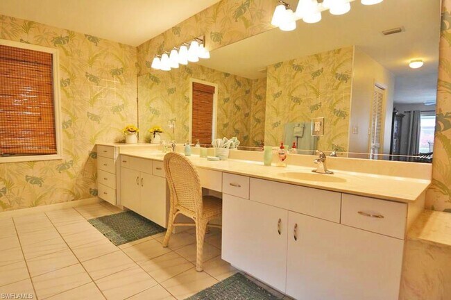 Foto del edificio - Spacious and Meticulously Maintained Water...