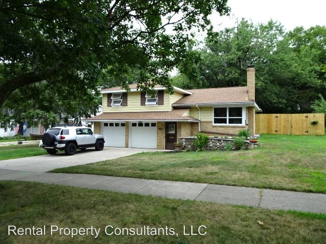 Primary Photo - 3 br, 1.5 bath House - 2233 Cambridge Dr. SE