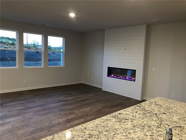 Building Photo - 450 Pt Pl Dr