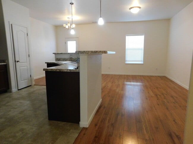 Photo - Condo Close to Shopping