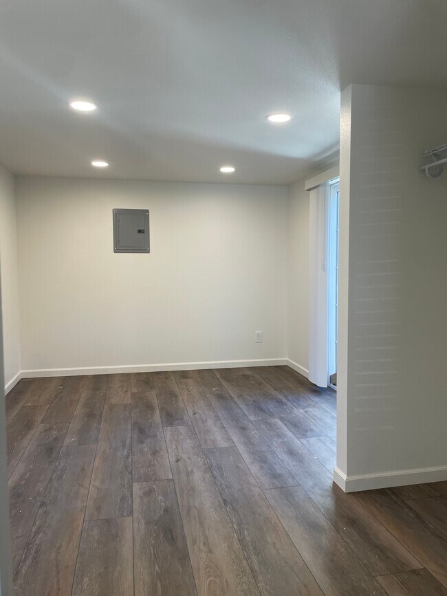 Foto del edificio - 120 NW Manzanita Ave
