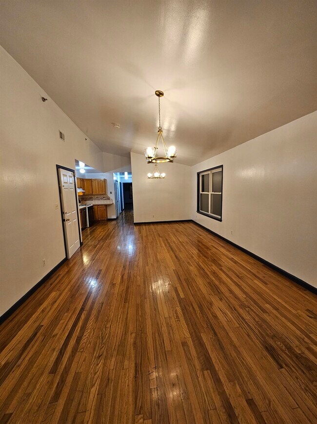 Foto del edificio - 2707 Central Ave