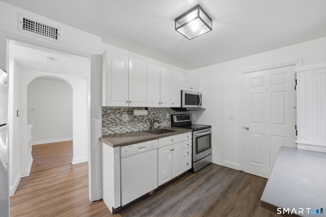 Building Photo - 11 Barmore Dr W