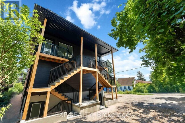 Photo du bâtiment - 844 Connaught Ave