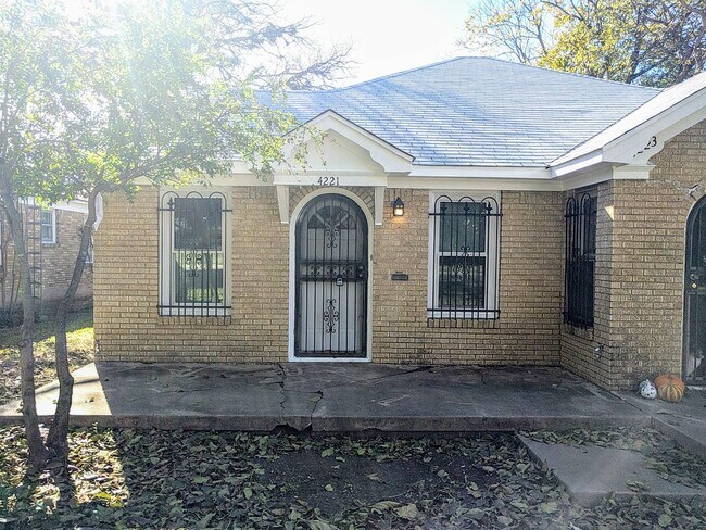 Building Photo - 4221 El Campo Ave