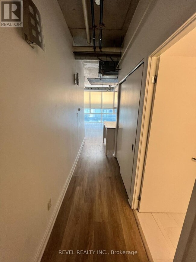 Building Photo - 32 Stewart St