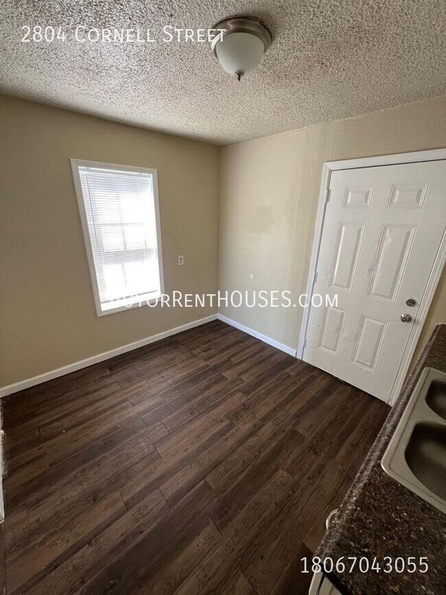 Foto del edificio - PRICE REDUCTION! $499 Move-In Special (+ a...