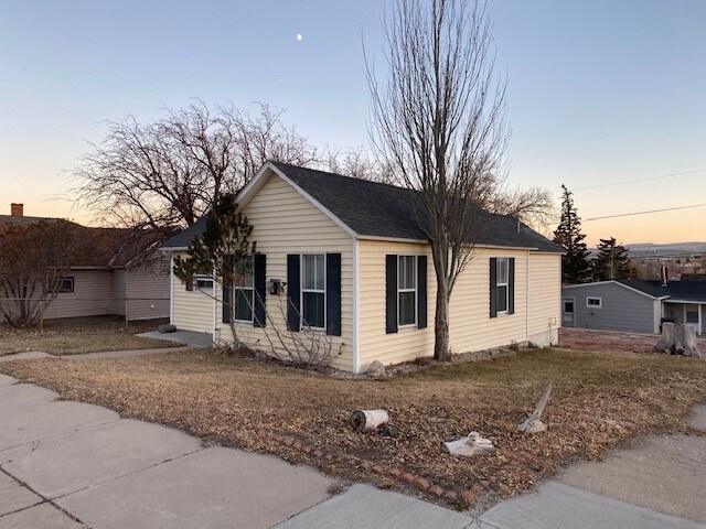 Front - 202 E Buffalo St