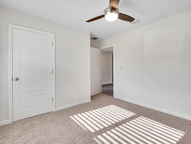Building Photo - 12 Sugar Maple Ln