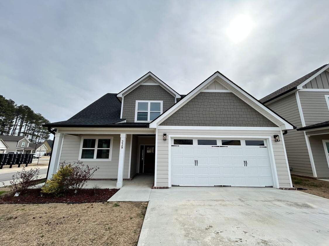 Foto principal - Beautiful New Build 4 Bed, 2.5 Bath, 2 Car...