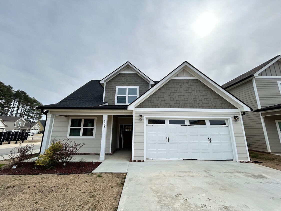 Primary Photo - Beautiful New Build 4 Bed, 2.5 Bath, 2 Car...