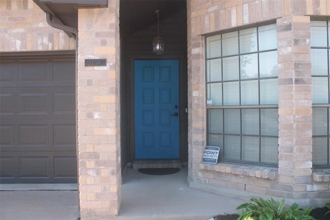 Building Photo - 14201 Kincheloe St