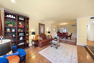 Building Photo - 8944 Chatsworth Dr