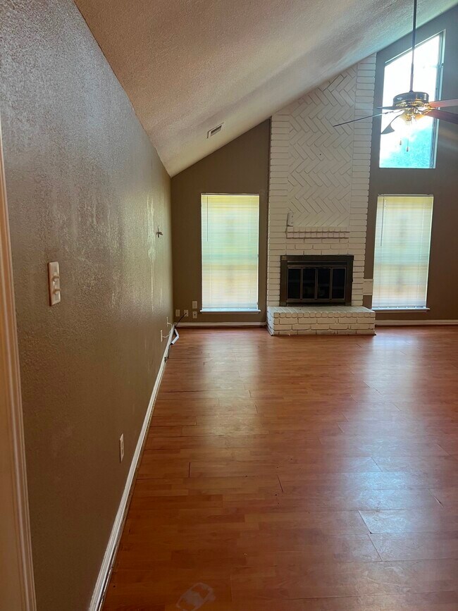 Foto del edificio - 6106 Quiet Village Ct
