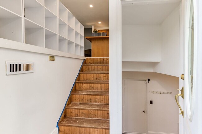 Foto del edificio - 214 Far Hills Dr