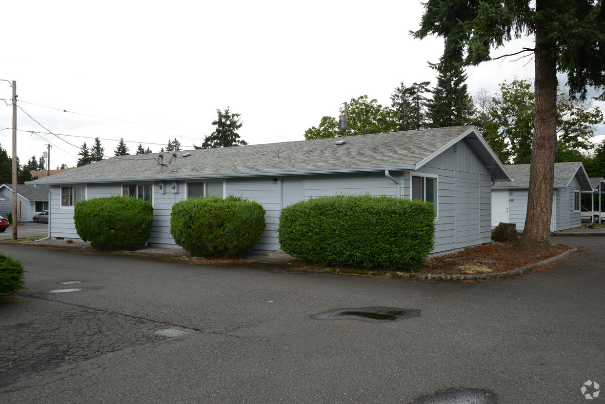 Primary Photo - Cedar Park Apartments