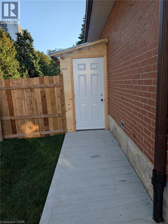 Photo du bâtiment - 2034 Waycross Crescent