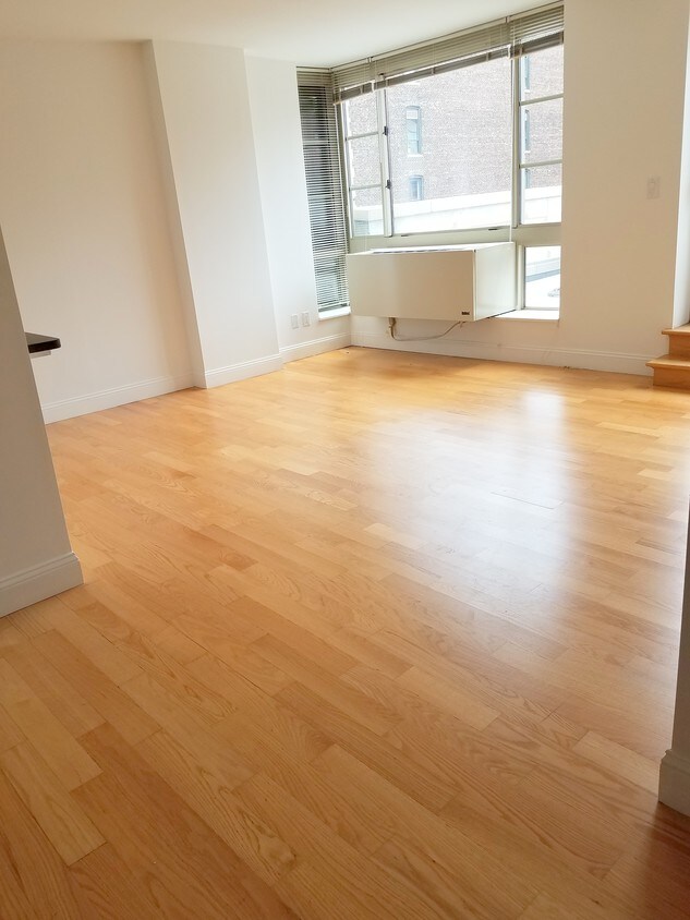 Primary Photo - 155 W 21st St