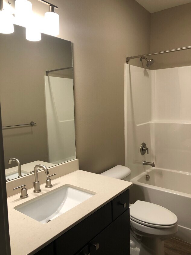 2 bathrooms - 2291 Caballo Ave