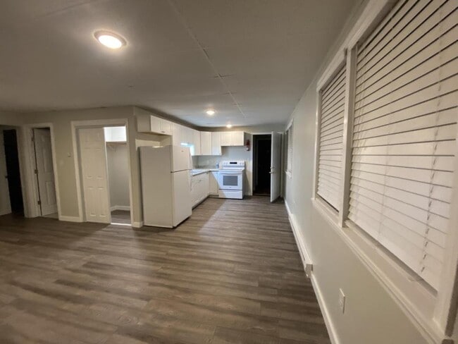 Building Photo - 95 E Main St